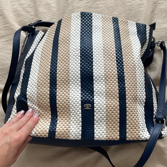 Original Pierre Cardin hand bag. Almost new. Only used once or twice. - Picture 3 of 3